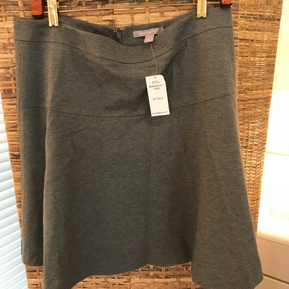 Flippy Banana Republic skirt